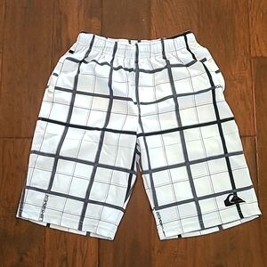 💰 Quiksilver boys athletic shorts size Large (16-18)